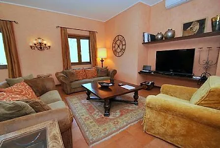 Sleeps 8 Pool Air Con Wifi * لسا