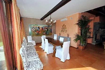 Sleeps 8 Pool Air Con Wifi Villa Lesa