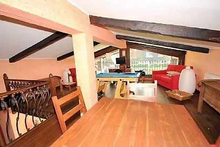 Sleeps 8 Pool Air Con Wifi