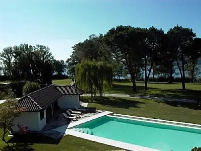 Sleeps 8 Pool Air Con Wifi * Lesa