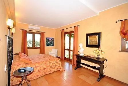 Sleeps 8 Pool Air Con Wifi * Lesa
