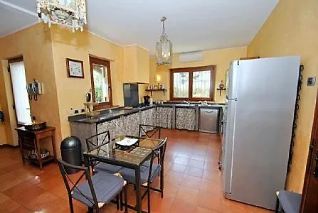 Villa Sleeps 8 Pool Air Con Wifi